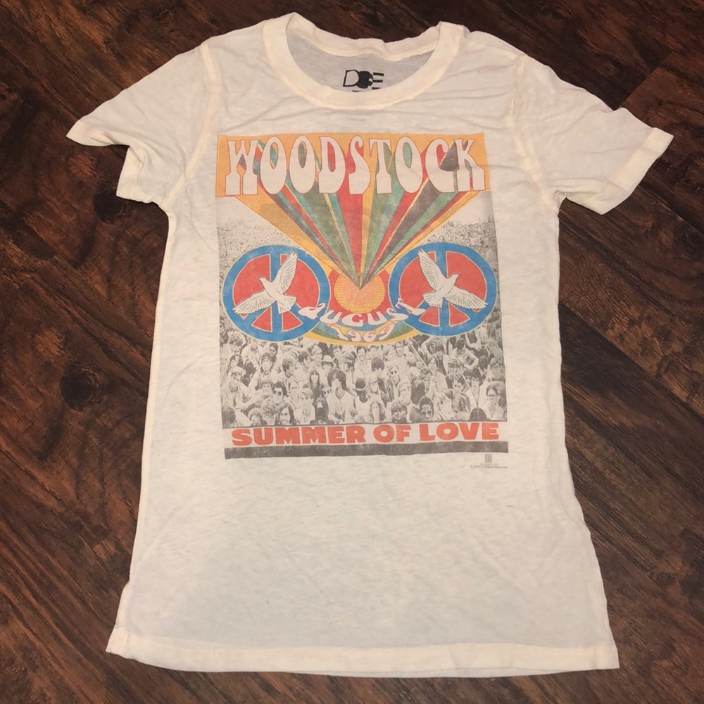 Women’s UO tee medium